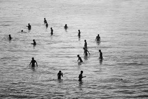 Black and White Swimmers Aquabumps 5o0a9833