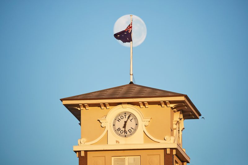 Full moon on Bondi Hotel x8_5329