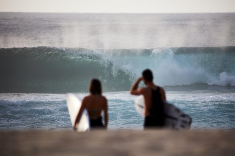 Hesitant couple, Bondi 7am