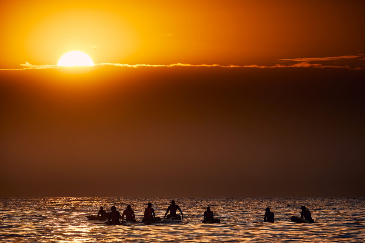 Bronte SLSC board paddlers lighting up at sunrise