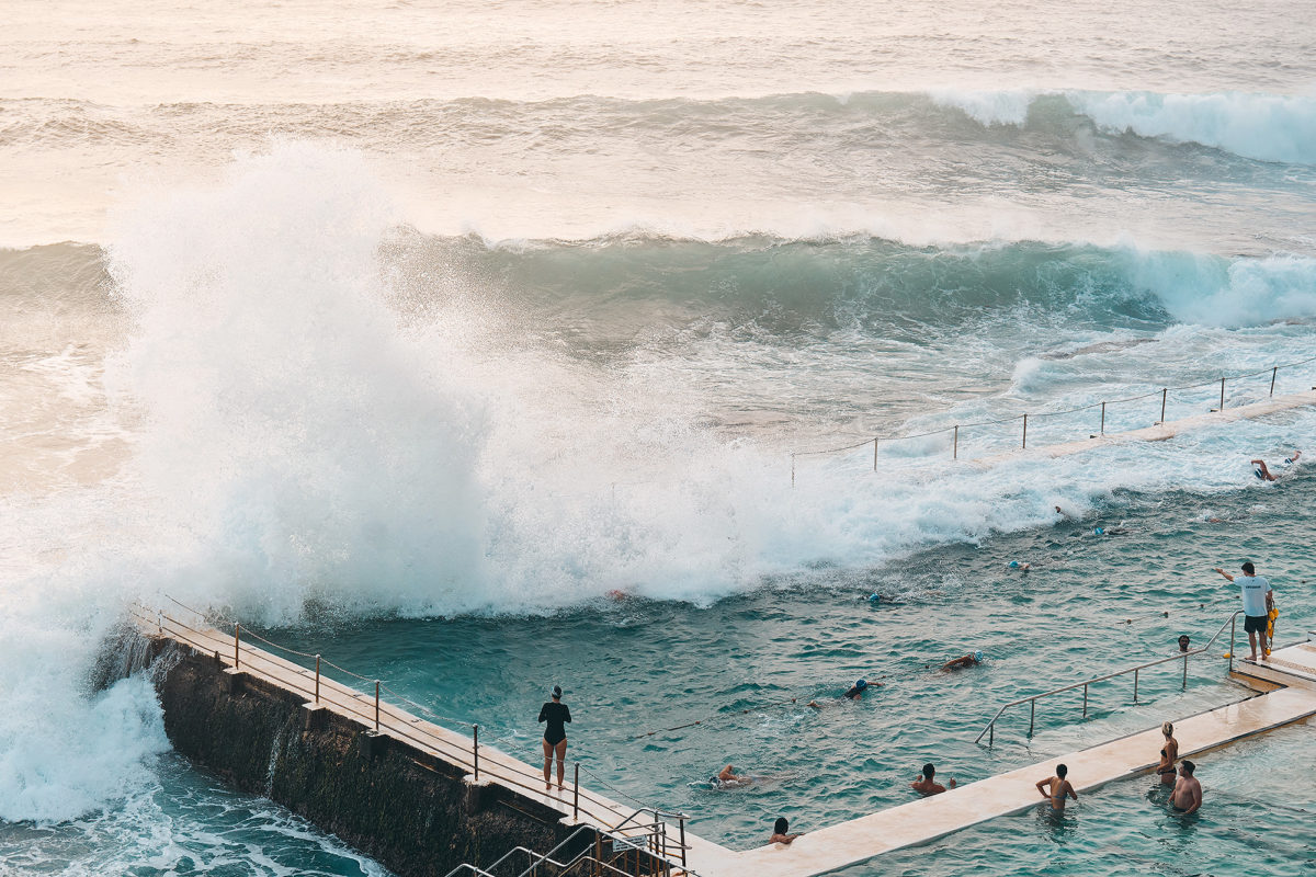 Icebergs copping it - swell is from the east