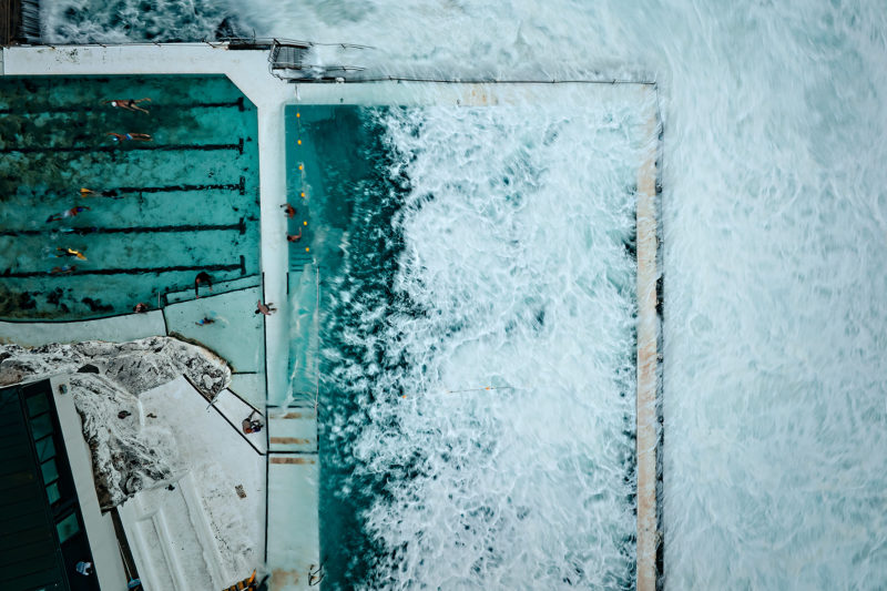 Icebergs being bombarded by the east cyclone swell