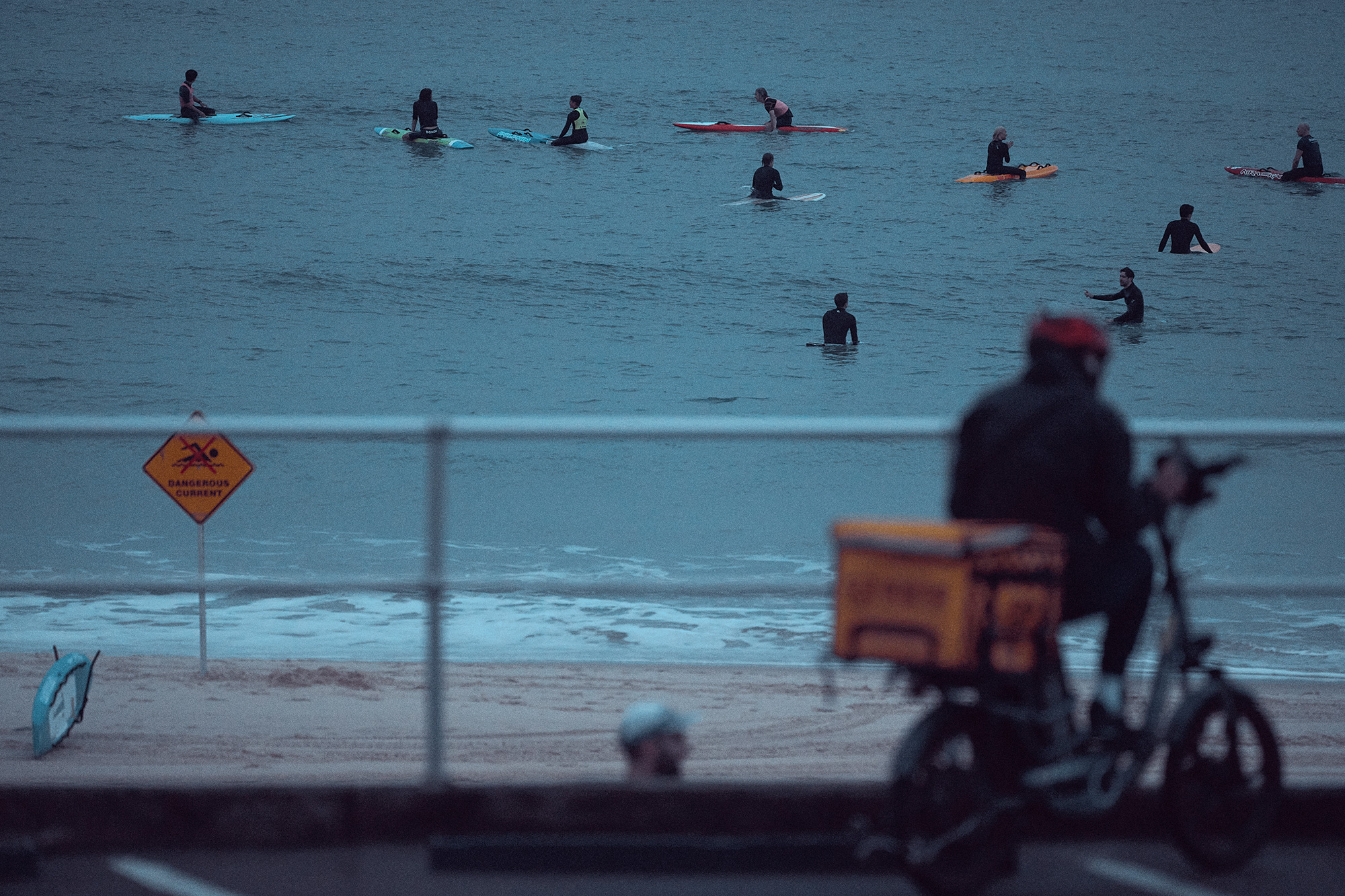 Ubers eat to the line up, dark Bondi morning
