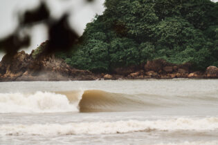 Sri Lanka, empty nugget rolls in Weligama