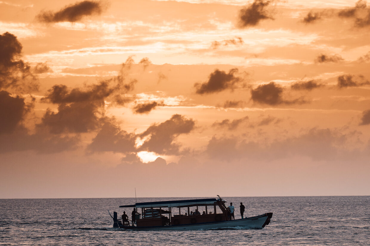 The early boat to Rippies