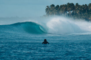 Minherl, minding surfing the nugget. Laamu Atoll, Maldives